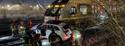 除夕夜：女司机酒驾撞火车站遭列车撞击，401车祸女子丧生