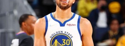 库里32分8助攻迎多项里程碑 末节18分带队夺得赛点