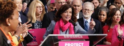 “全美女性的恐怖时刻”，美国各地爆发抗议