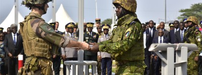法國向科特迪瓦正式移交布埃港軍事基地