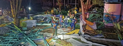 泰国学校设施屋顶坍塌 七死包括四名儿童