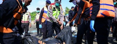 罗兴亚难民船翻覆 11具遗体在印尼海岸被找到