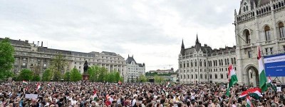 匈牙利数万民众参与反政府示威 要总理欧尔班下台