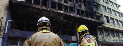 巴西流浪者收容所发生火灾 10人遇难