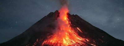 印尼默拉皮火山喷发 喷出的熔岩逾两公里