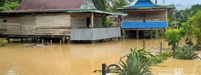 印尼苏拉威西发生洪水 14人死亡逾百人疏散