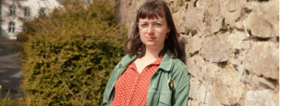 小說家沒進加拿大 卻被美國銬進ICE拘留中心