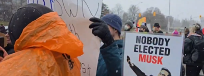 加拿大多地爆发大规模抵制+破坏行动！特斯拉车主纷纷抠标、卖车