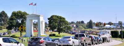 美国人张开双臂欢迎加拿大人：凭护照或驾驶证用餐7折优惠