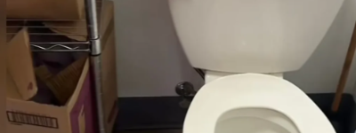 恶心！大多伦多必胜客遭曝光：马桶旁边堆放外卖盒！