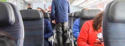 安省夫妇多付2100元升舱却无座可坐 西捷航空只肯退200