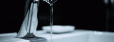 加拿大卫生部紧急新规！铅含量砍半：学校的水=毒水…