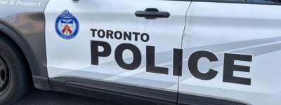 多伦多女子疑似从高速行驶车辆中跳出或跌落严重受伤