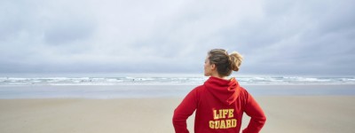 不是年轻人不努力，是没工可打：加拿大今夏暑期工作岗位大幅缩水