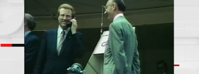 加拿大境内首次手机通话40周年：第一部手机重达10磅