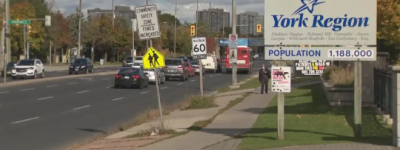 万锦老人街头遭陌生人”强抱”损失惨重! 商场、超市外大批华人中招