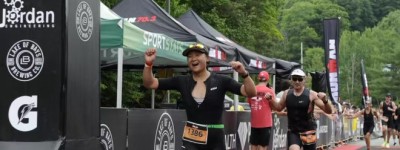 多伦多华人女孩爱上铁人三项：挑战113公里跑步游泳自行车！