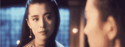 58岁”小倩”温哥华买菜被偶遇：不化妆、不滤镜、抱狗逛街