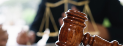 列治文华裔女：建筑工程毁我家围栏 市府乱发牌！