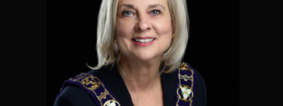 市长因利益冲突挨批被罚停薪10天：2元卖房还提供300万贷款