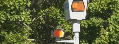 福特宣布向各市拨巨款建环岛、减速带和闪烁标志，取代超速摄像头