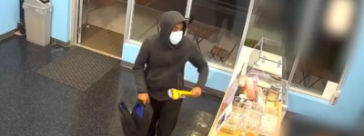 万锦一家甜品店遭打劫: 劫匪掏出一把大扳手, 只带走一样东西…