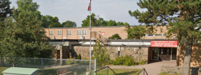 北约克三个年级小学生合班教学只有一个教师：家长强烈反对