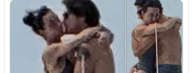 杜鲁多赤裸上身在加州海岸外的游艇上与女歌星接吻、拥抱