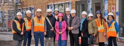 加拿大就业真的强劲吗？人们需要打两份工？老年人疯狂就业？