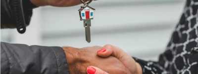 请教专家：是该退休后继续背20万元房贷，还是卖房改租房？