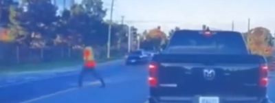 密西沙加网友拍下戏剧性骗保一幕，演技略显生硬！