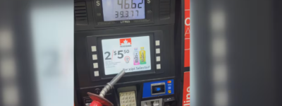 安省男子加油目瞪口呆：拔出加油枪后，计价表仍在继续跳动