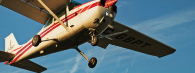 安省两架小飞机相撞致一人死亡，其中一架飞机奇迹般安全降落