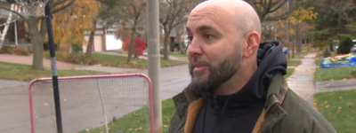 士嘉堡一家人在这个位置放球网被市政府勒令三天内移除