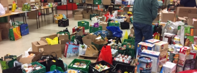 水深火热! 多伦多女牧师用自家车库”开仓放粮”: 每周救济300人!