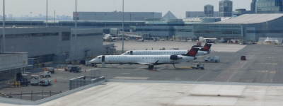 多伦多航班外籍男子辱骂中国女子: 女博士用英语反怼! 结局爆爽!