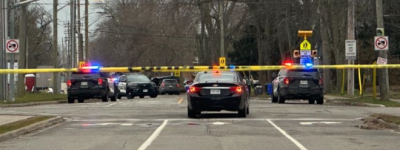 女警防弹衣救命：男子与警方对峙第二天，居民被告知留在室内