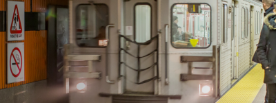 他目睹女子跳下TTC地铁站台后，一个简单动作在几秒钟内救了一命