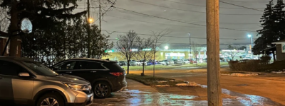 网友求助：地上结冰在人行道上走滑倒手臂骨折，房主赔偿吗？