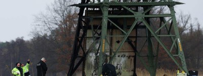 高压塔架起火致全区停电 特斯拉德国工厂停产