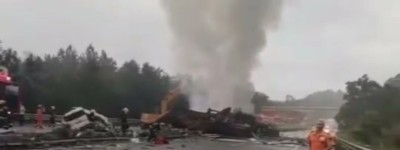 粤赣高速河源市东源灯塔段发生较大交通事故致4人死亡