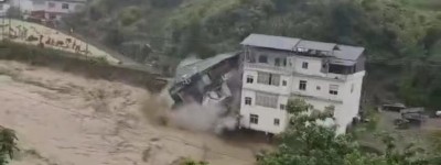 重庆巫山暴雨：抱龙河两岸百余名群众已安全转移，无人员伤亡