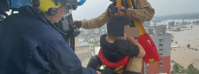 河北涿州地库塌陷小区7人被直升机救出，其中包括4名幼儿