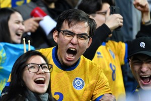 “脱亚入欧”21年，哈萨克斯坦男足竟然要踢进欧洲杯了