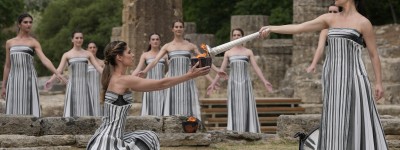 巴黎奥运会火种在希腊古奥林匹亚成功点燃