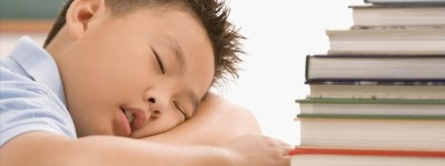 老师反应孩子上课经常打瞌睡怎么办？