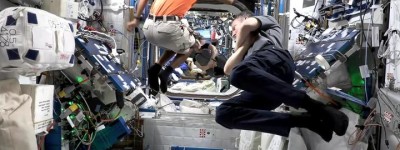 国际空间站发生可怕事情了？宇航员被抛向后舱，身体到处乱撞