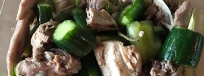 自制台湾盐水鸡，一抹二腌三入锅，做法简单详细，鸡肉皮脆咸香！