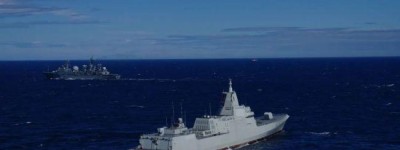 日本海，中俄军舰演练实弹射击