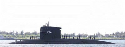 安全索扣环变形，艇长决策遭质疑，台潜艇官兵集体落水事件细节曝光